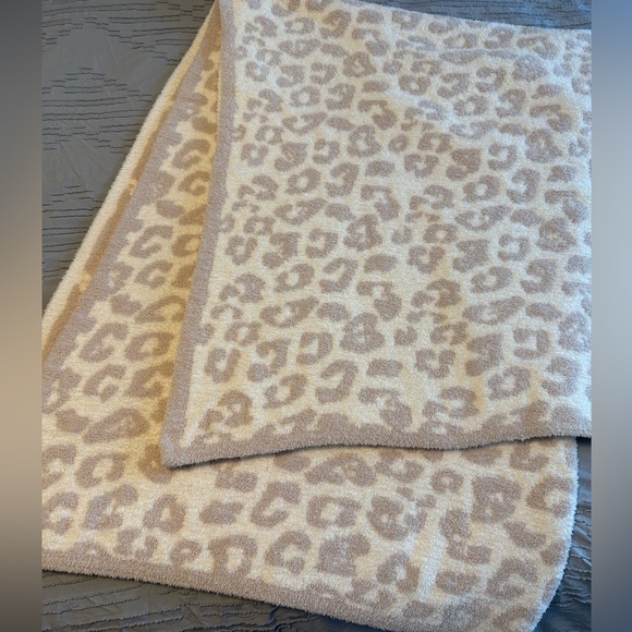 Barefoot Dreams In The Wild Throw Blanket Cream/Stone - Picture 8 of 8